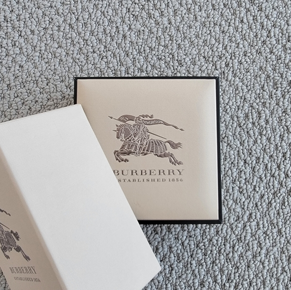 Authentic Burberry watch - Picture 7 of 11